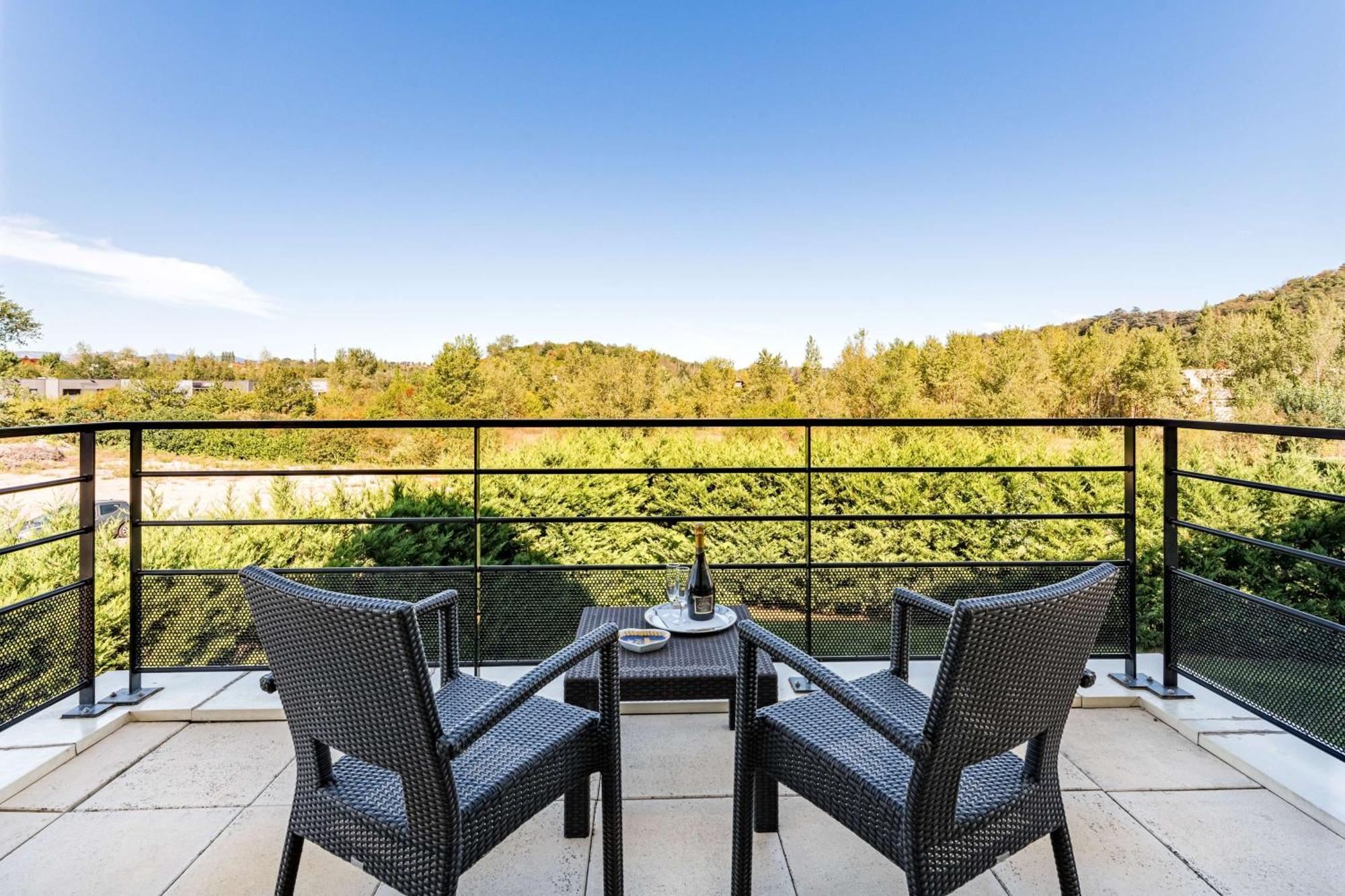 Best Western Hotel Des Barolles - Lyon Sud Бринье Экстерьер фото