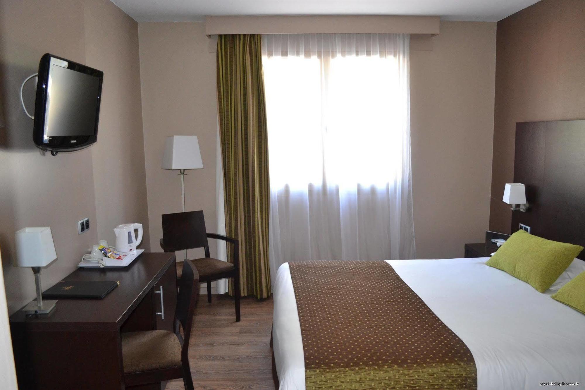 Best Western Hotel Des Barolles - Lyon Sud Бринье Экстерьер фото