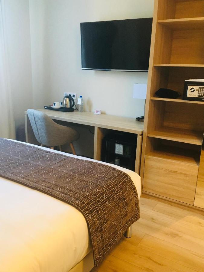 Best Western Hotel Des Barolles - Lyon Sud Бринье Экстерьер фото